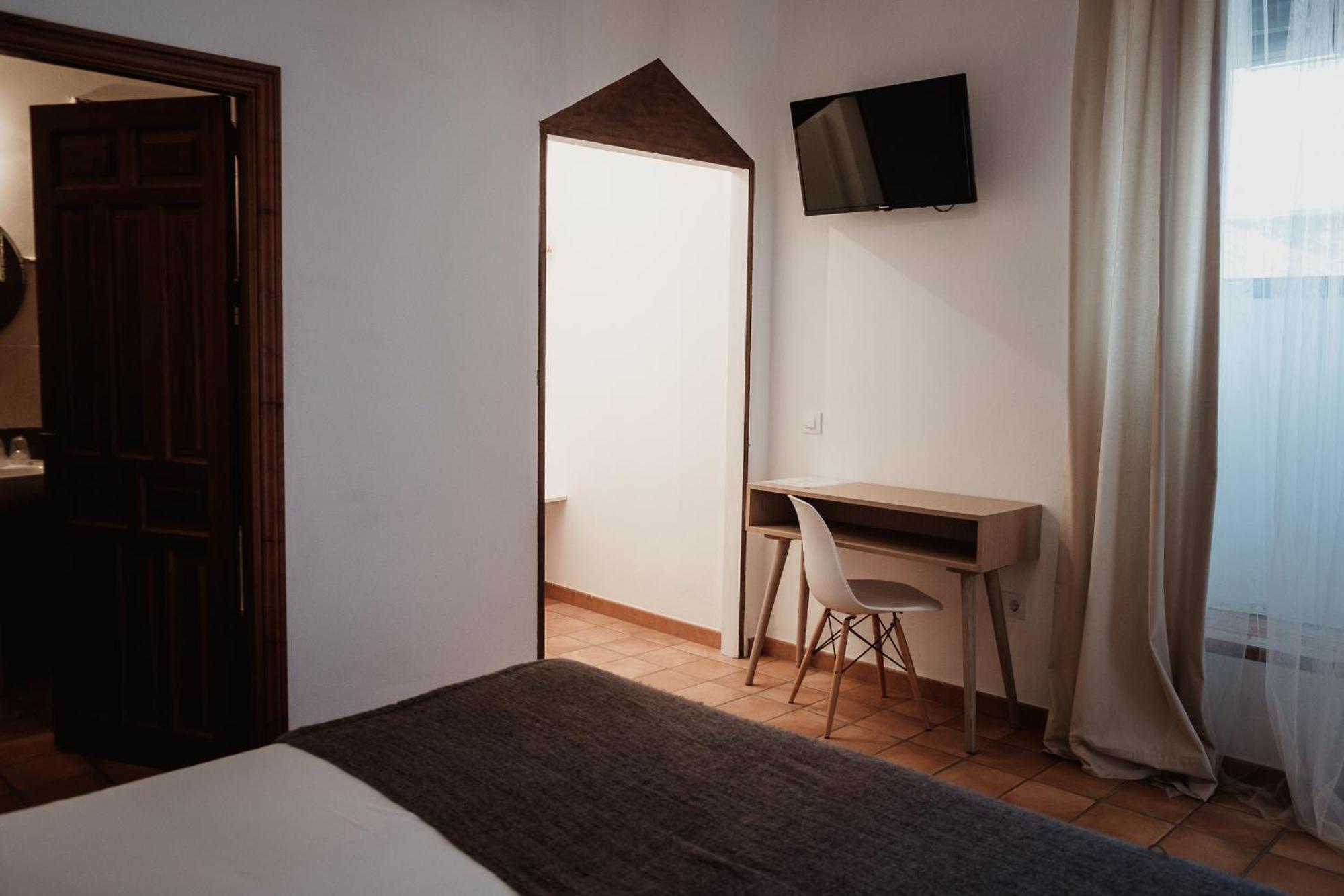 Hostal Cafe Frenteabastos Carmona  Ngoại thất bức ảnh